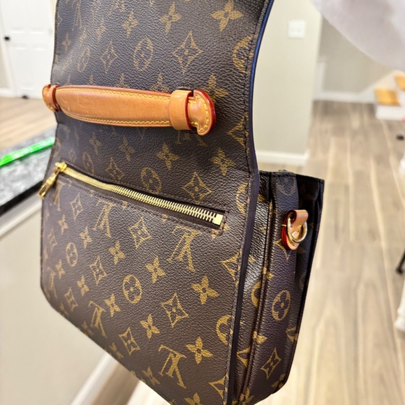 2024 LV Pochette Métis, Pre-loved - Picture 9 of 9